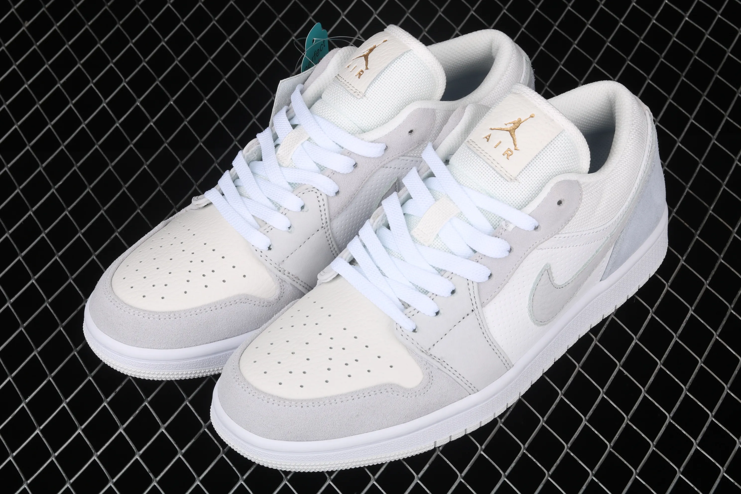 All Categories Air Jordan Jordan Series Basketball Shoes Air Jordan 1 Low New Version Air Jordan 1 Low AJ1 Joe 1 Low Top Leather Cultural and Leisure Sports Shoes CV3043-100